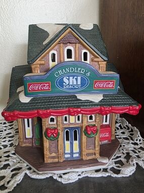 Coca Cola Vintage Chandler's Ski Resort Holiday Ceramic House - Green & Red